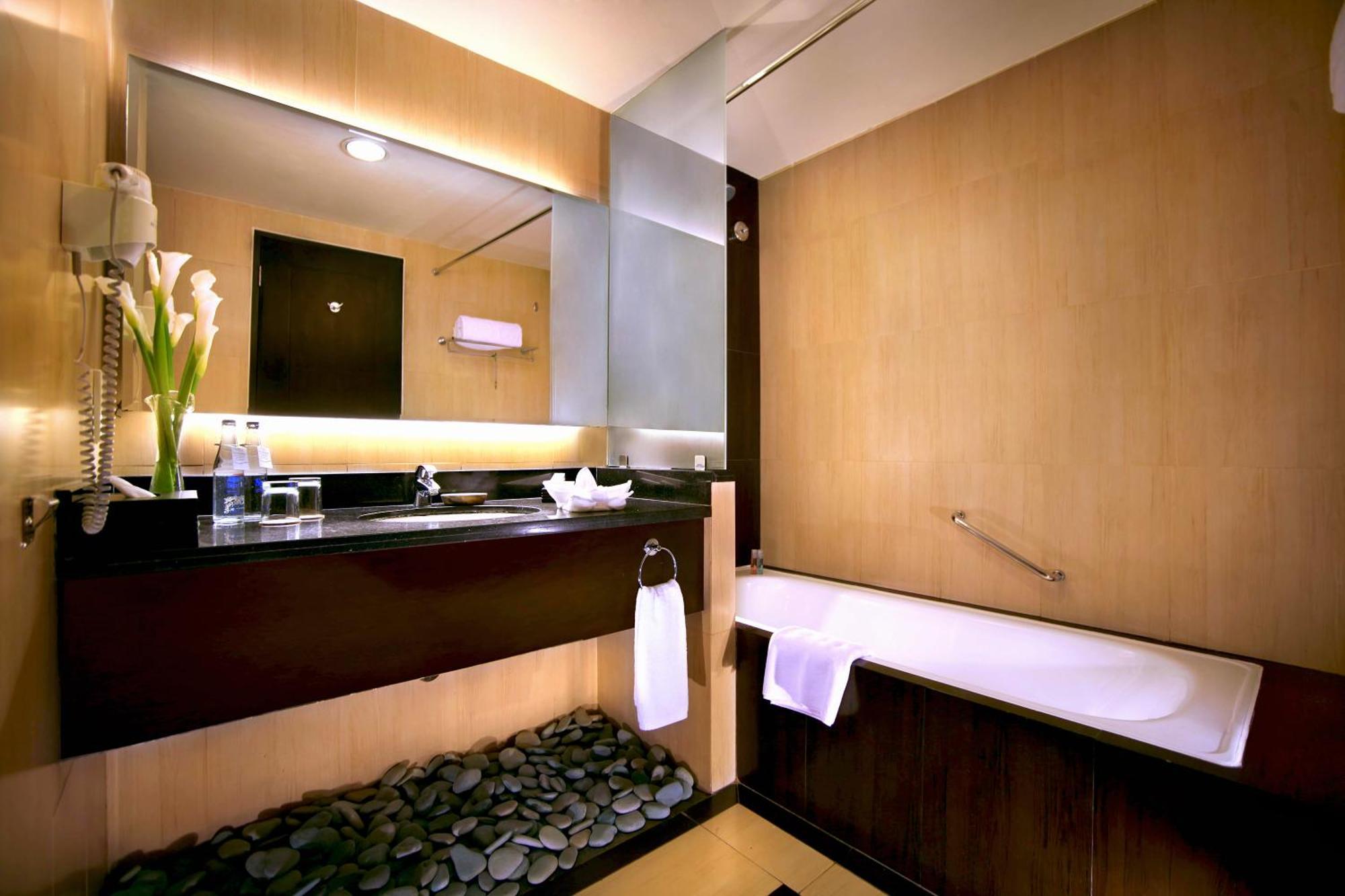 Aston Kuta And Hotel 4*